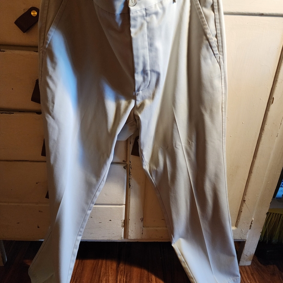 Dockers Light Khakis - Picture 1 of 4